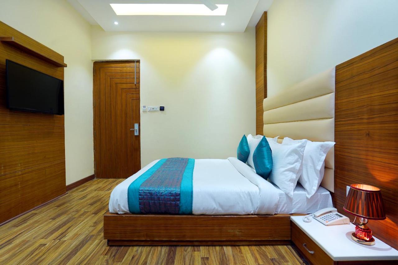 Hotel Aura Grand By Levelup Hotels Amritsar Exteriör bild