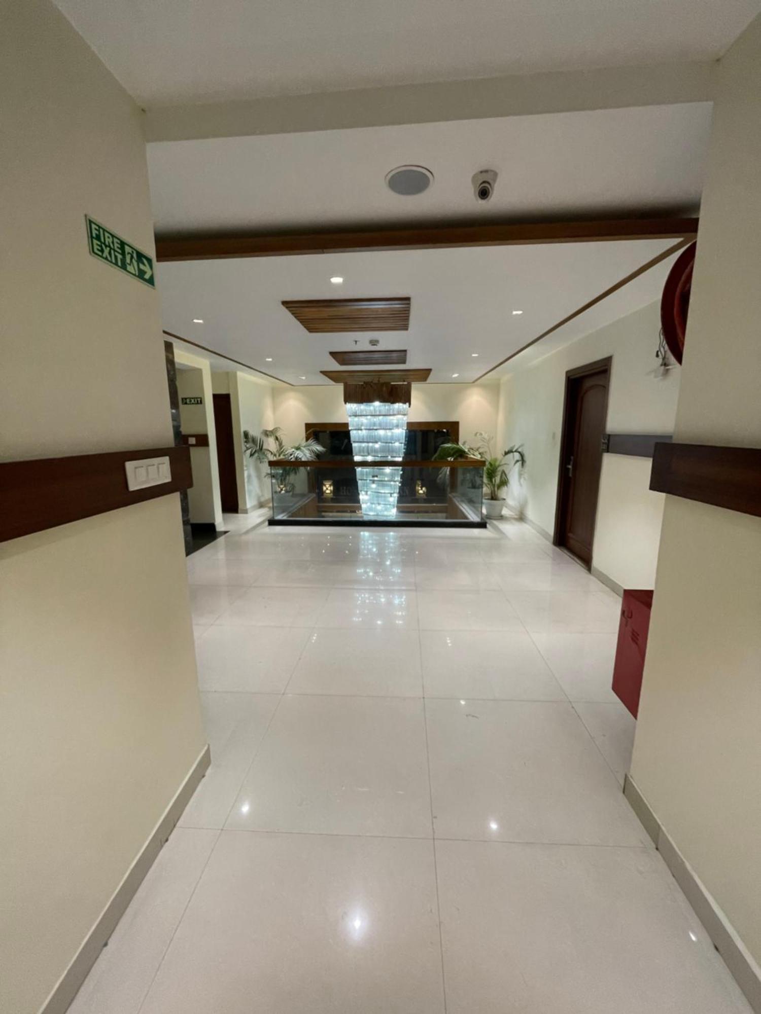 Hotel Aura Grand By Levelup Hotels Amritsar Exteriör bild